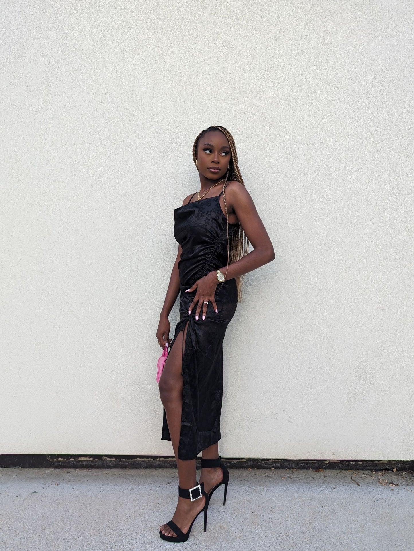 Satin noir avec fente ajustable