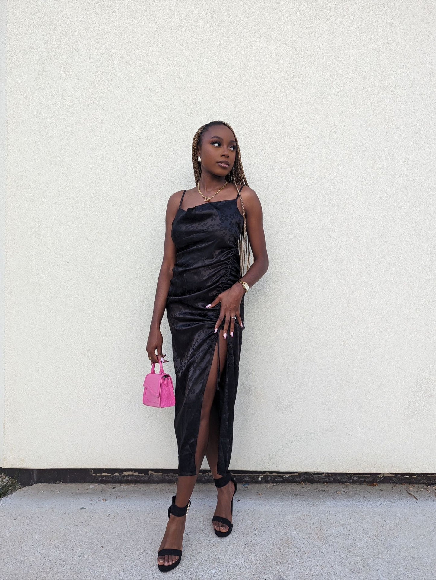 Satin noir avec fente ajustable