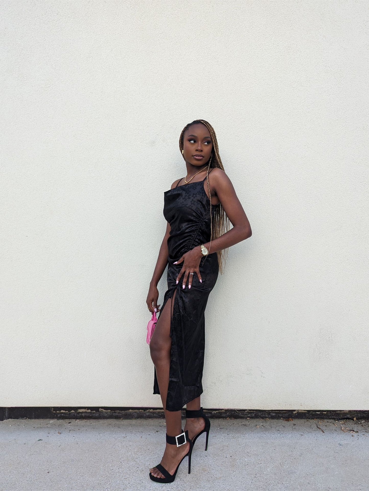 Satin noir avec fente ajustable